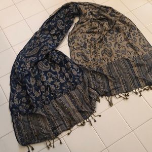 Reversible scarf